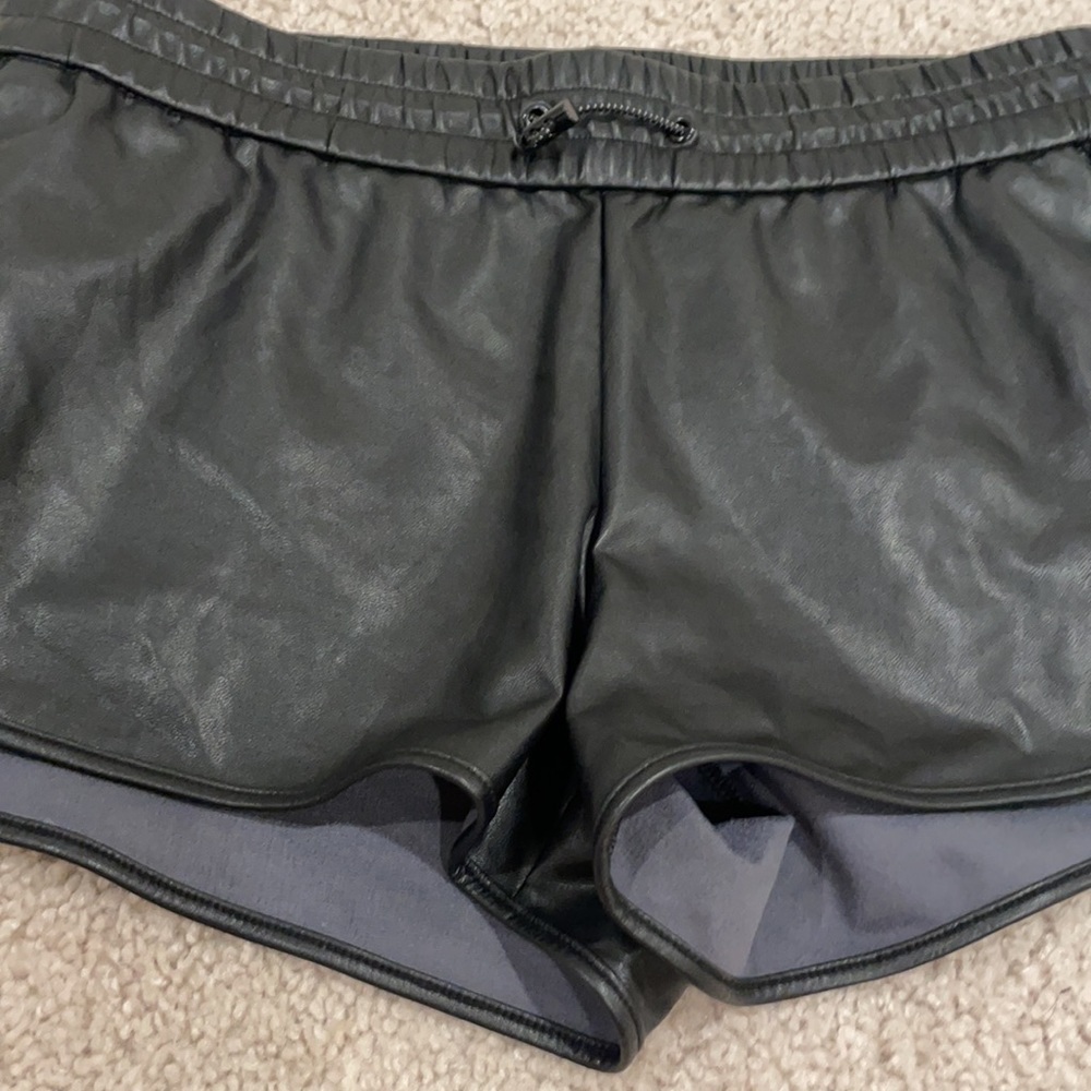 Wilfred Free faux leather shorts - Picture 2 of 7